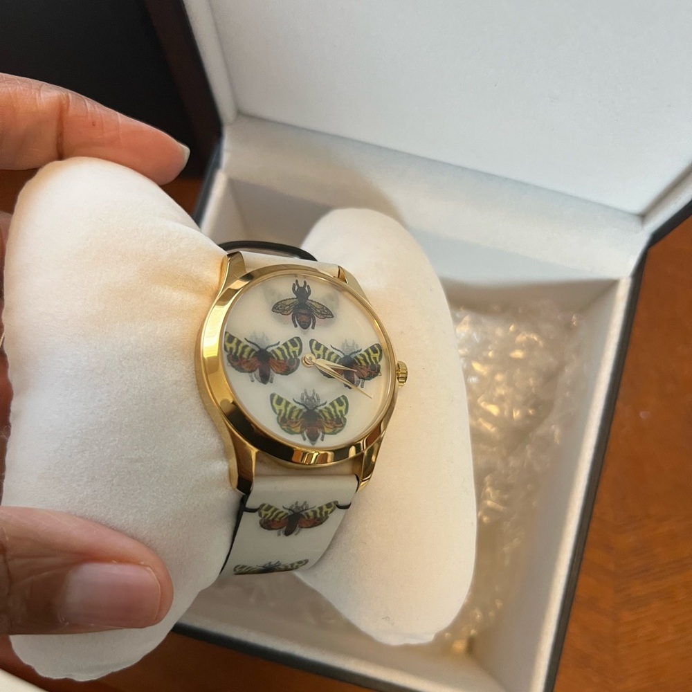 Gucci Bee and Butterfly Hologram watch New Never Worn * Rare purchased in Japan